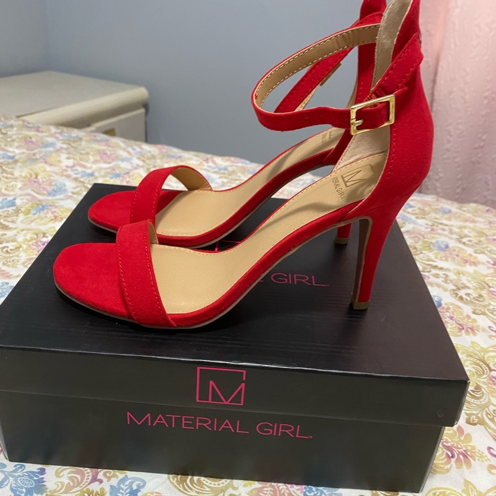 Red Heels Size 8 - Picture 6 of 7